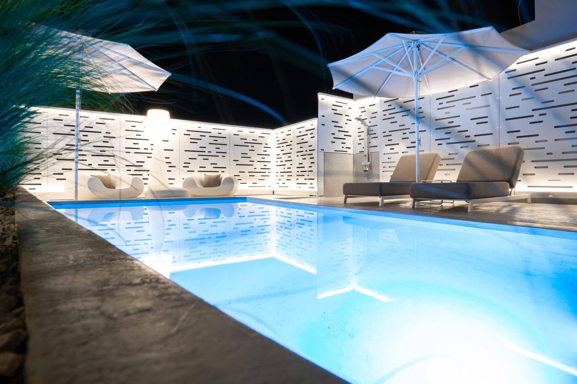 Ma Maison No5 Penthouse Loft, Private Heated Pool, Acropolis View, Ultra High Speed Internet 300 Mbps, Short Walk To Acropolis, Parking Upon Request, 1' From Metro 雅典 外观 照片