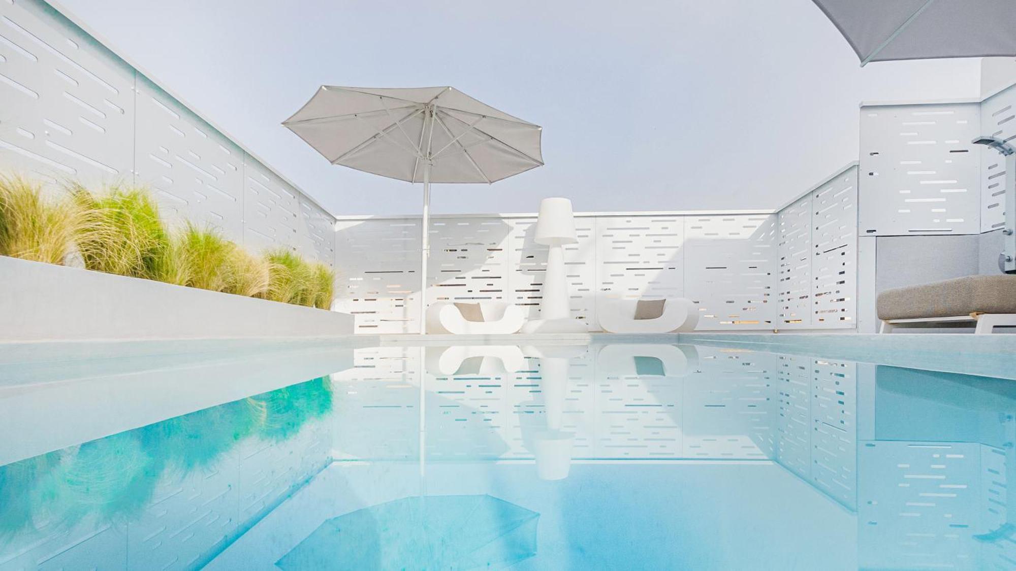 Ma Maison No5 Penthouse Loft, Private Heated Pool, Acropolis View, Ultra High Speed Internet 300 Mbps, Short Walk To Acropolis, Parking Upon Request, 1' From Metro 雅典 外观 照片